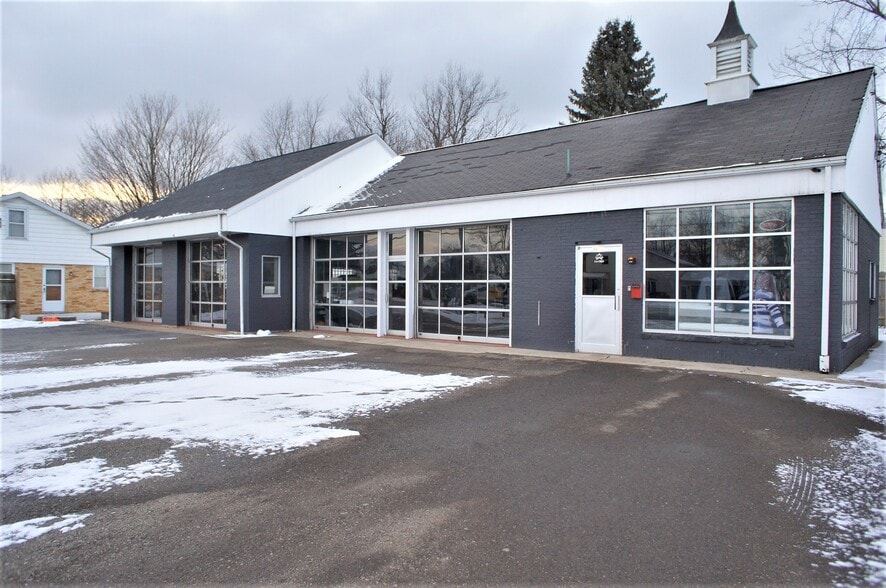 Primary Photo Of 4632 Lake Shore Rd, Hamburg Auto Repair For Sale