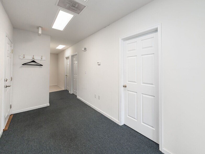 More Photos Of 722 Grant St, Herndon Medical For Sale