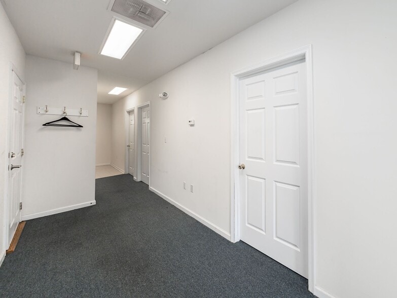 More Photos Of 722 Grant St, Herndon Medical For Sale