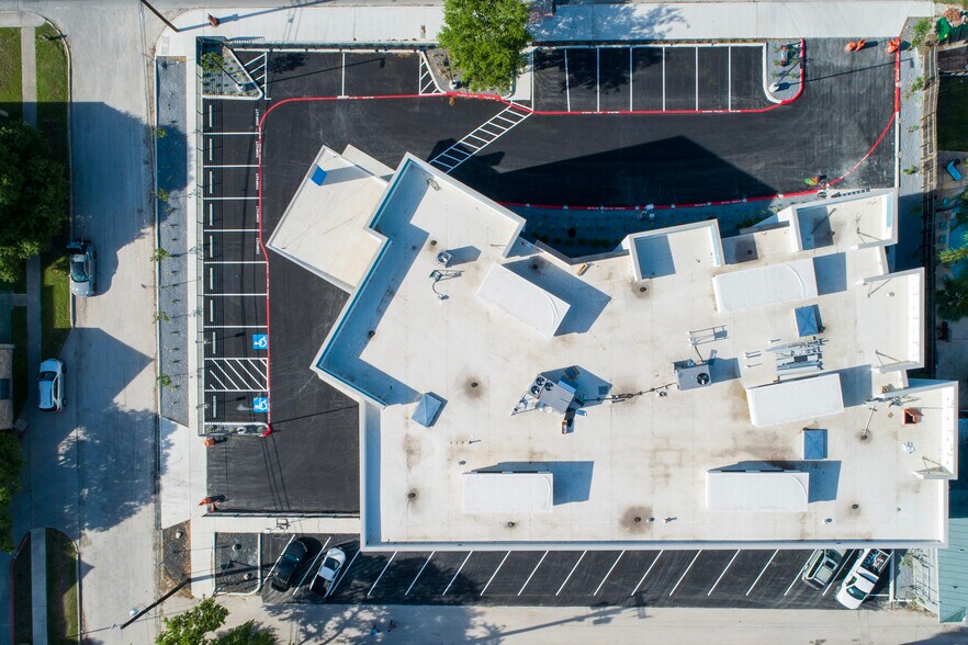 More Photos Of 222 W Cypress St, San Antonio Medical For Lease