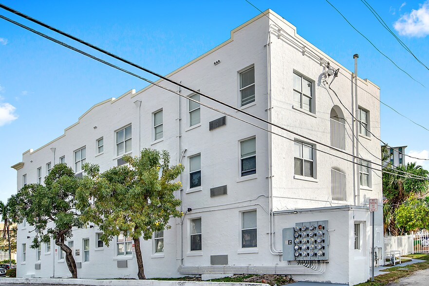 More Photos Of 924 Marseille Dr, Miami Beach Apartments For Sale