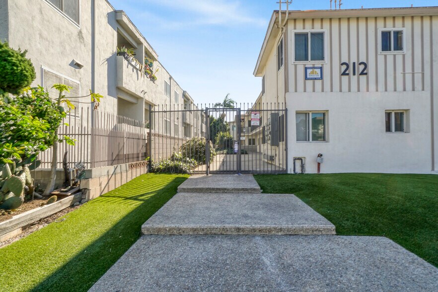 More Photos Of 212 E Tamarack Ave, Inglewood Apartments For Sale