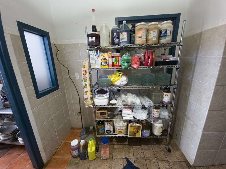 More Photos Of 15 Berkley Rd, Barnesville Restaurant For Sale