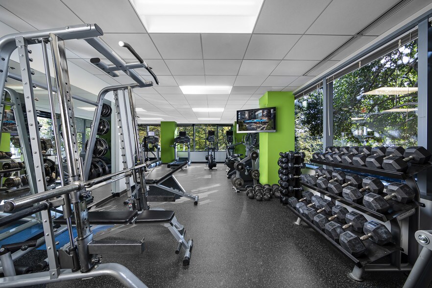 More Photos Of 9302 Lee Hwy, Fairfax Office For Lease