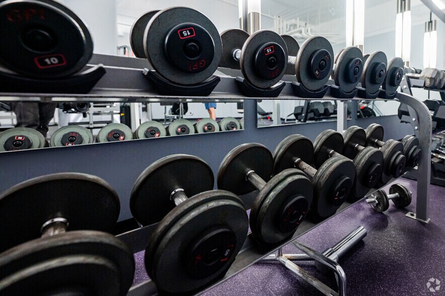 More Photos Of 2728 Thomson Ave, Long Island City Apartments For Sale