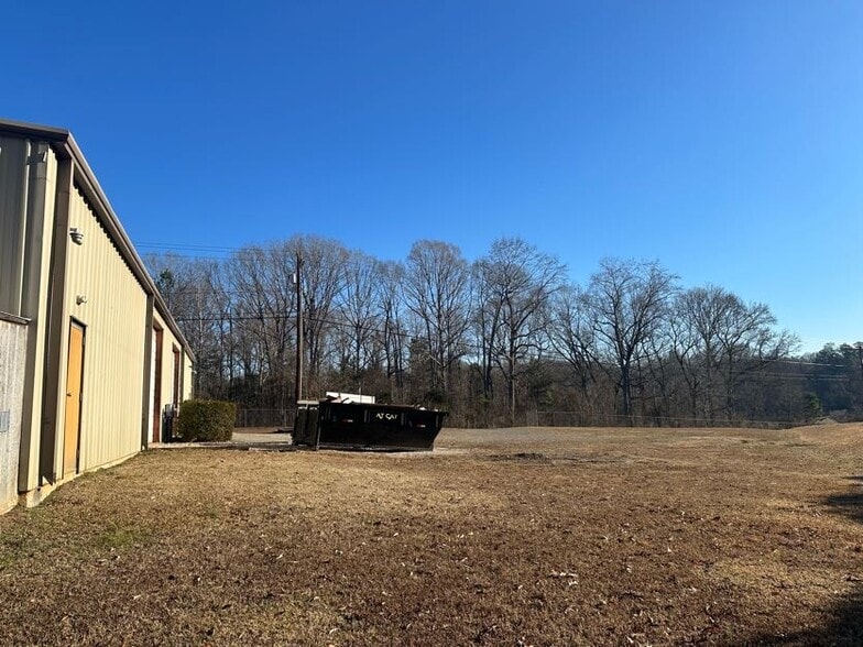 More Photos Of 899 Liberty St W, York Warehouse For Lease