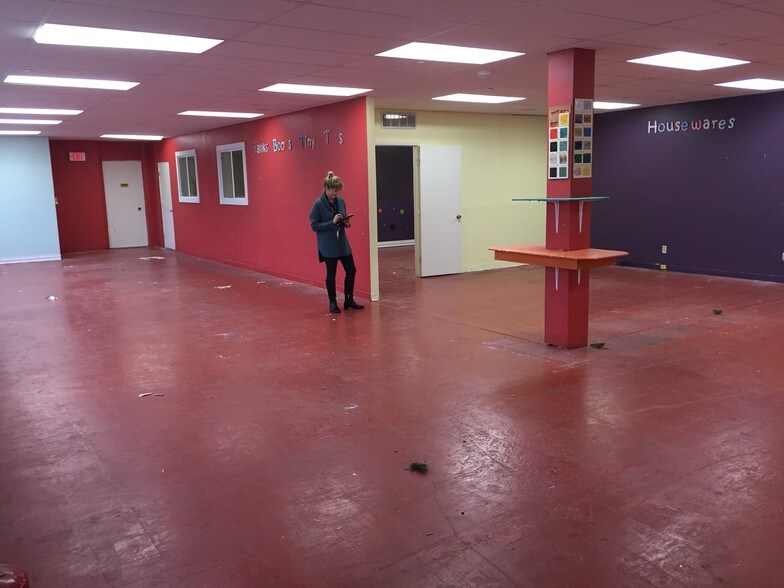 More Photos Of 5327 Jacuzzi St, Richmond Flex For Lease