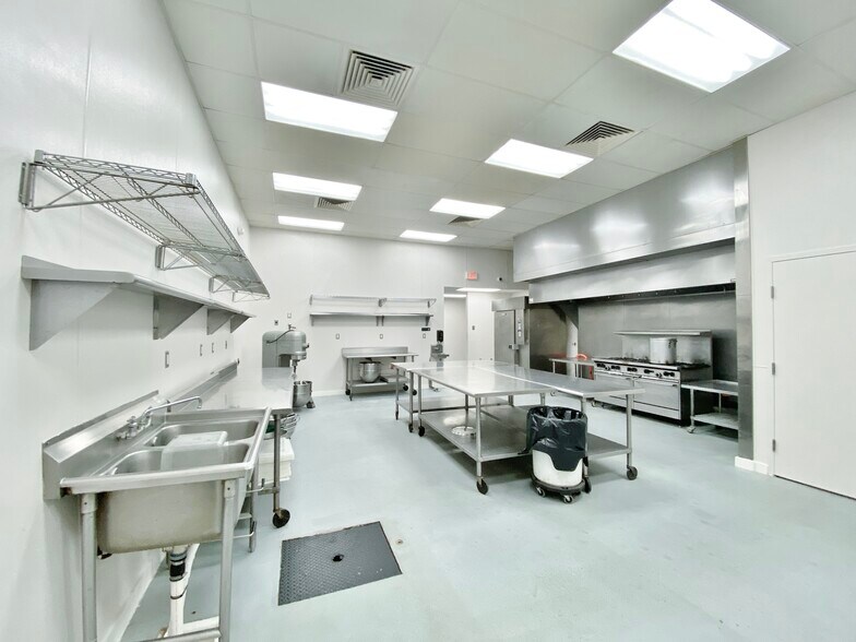 More Photos Of 1100-1146 Taft St, Rockville Warehouse For Lease