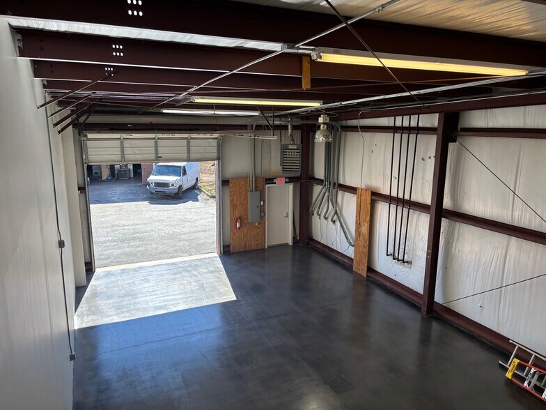 More Photos Of 5010 B U Bowman Dr, Buford Flex For Lease