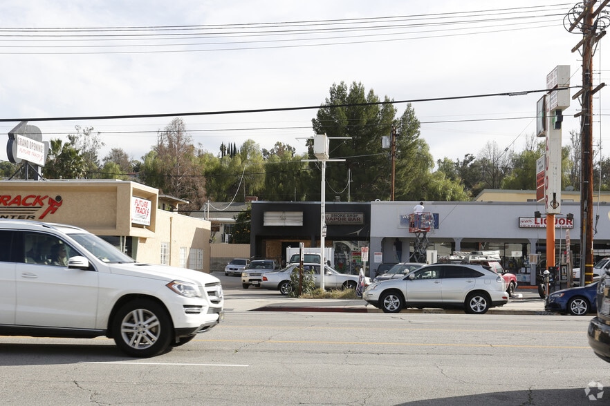 Primary Photo Of 22738 Ventura Blvd, Woodland Hills Freestanding For Lease