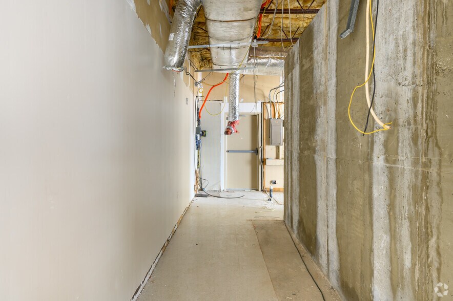 More Photos Of 2030 Old Bridge Rd, Woodbridge Bank For Sale