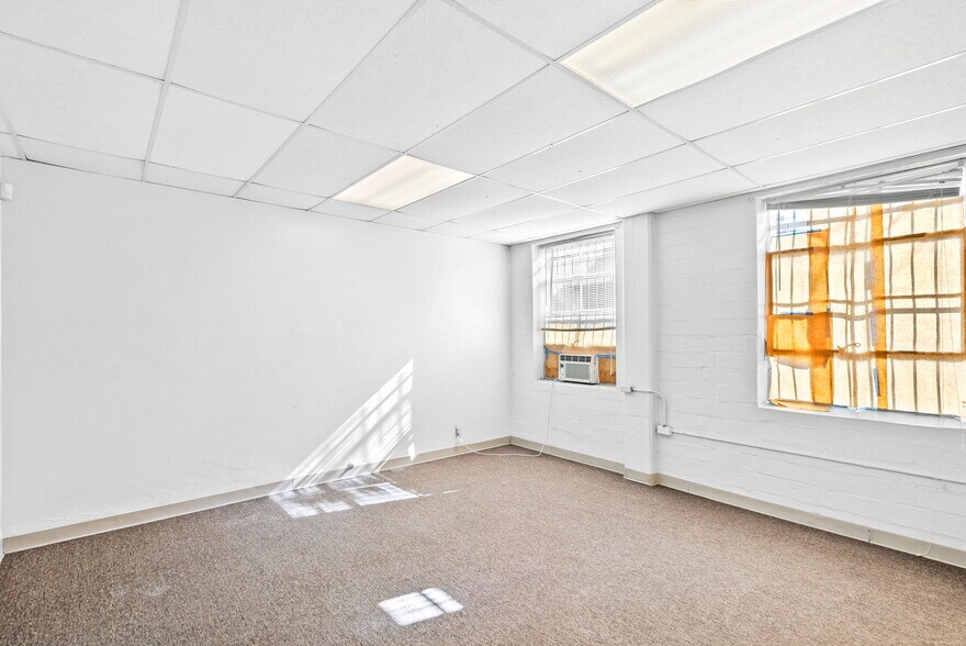 More Photos Of 1701 W Woodlawn Ave, San Antonio Religious Facility For Sale