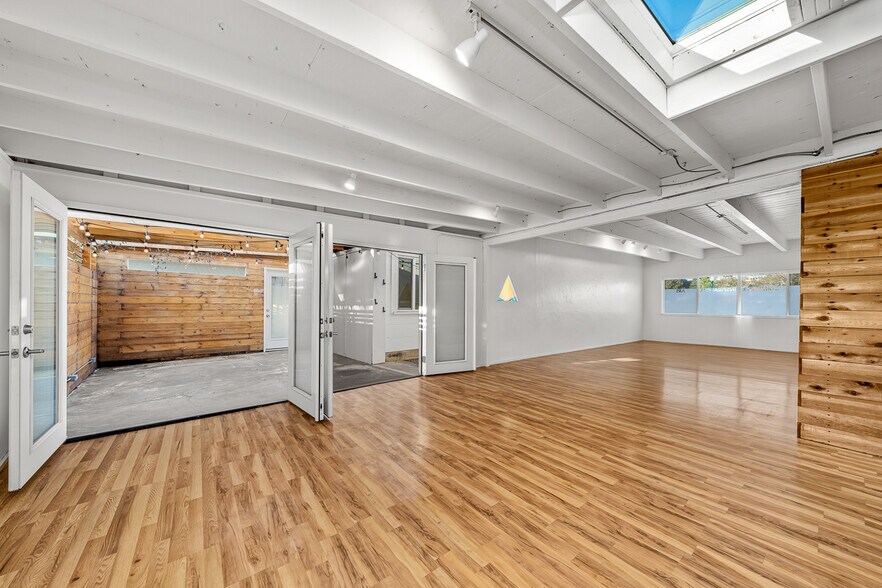 More Photos Of 422 N Coast Highway 101, Encinitas Storefront For Lease