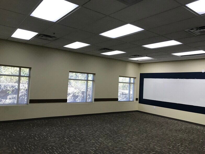 More Photos Of 1000 Meade St, Dunmore Medical For Lease