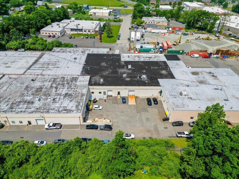 More Photos Of 30 Sherwood Ln, Fairfield Warehouse For Lease