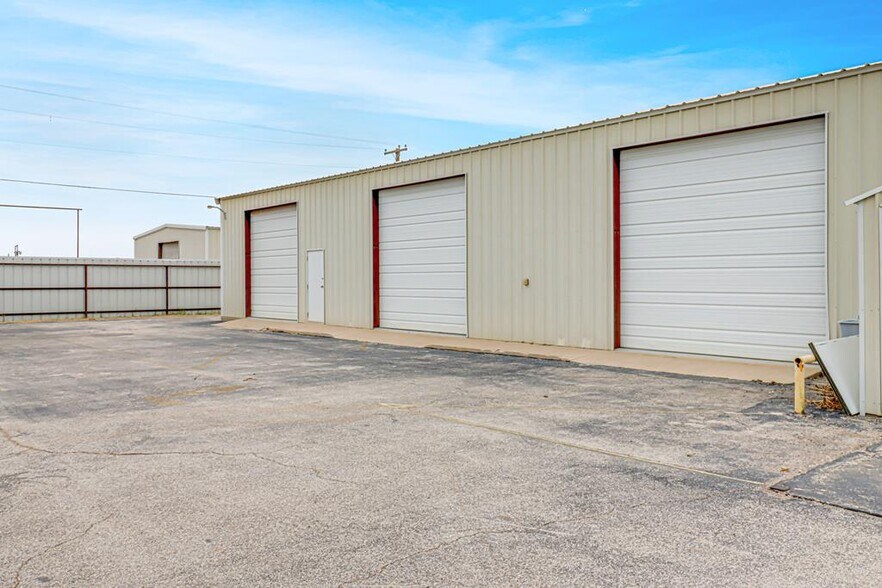 More Photos Of 3911 Brazos Ave, Odessa Warehouse For Sale