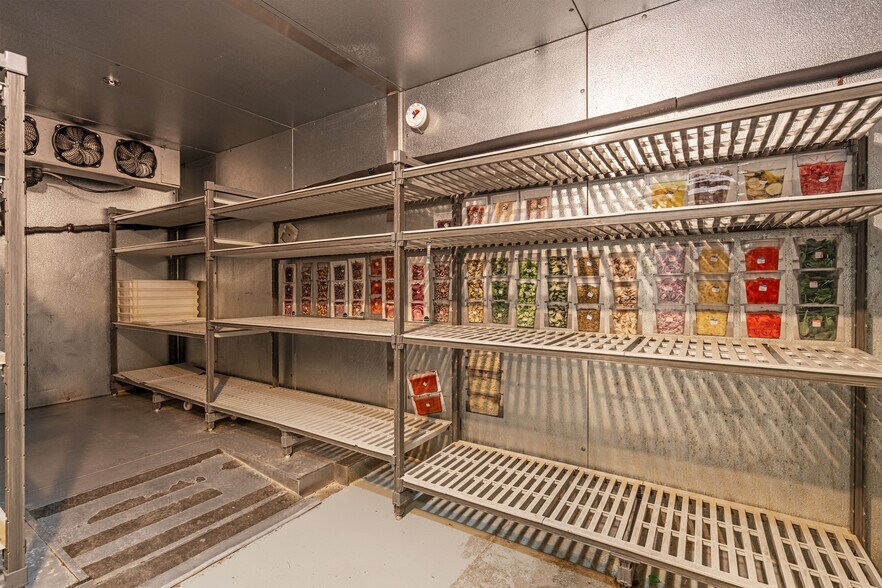 More Photos Of 500 Market St, Santa Fe Storefront Retail Office For Lease