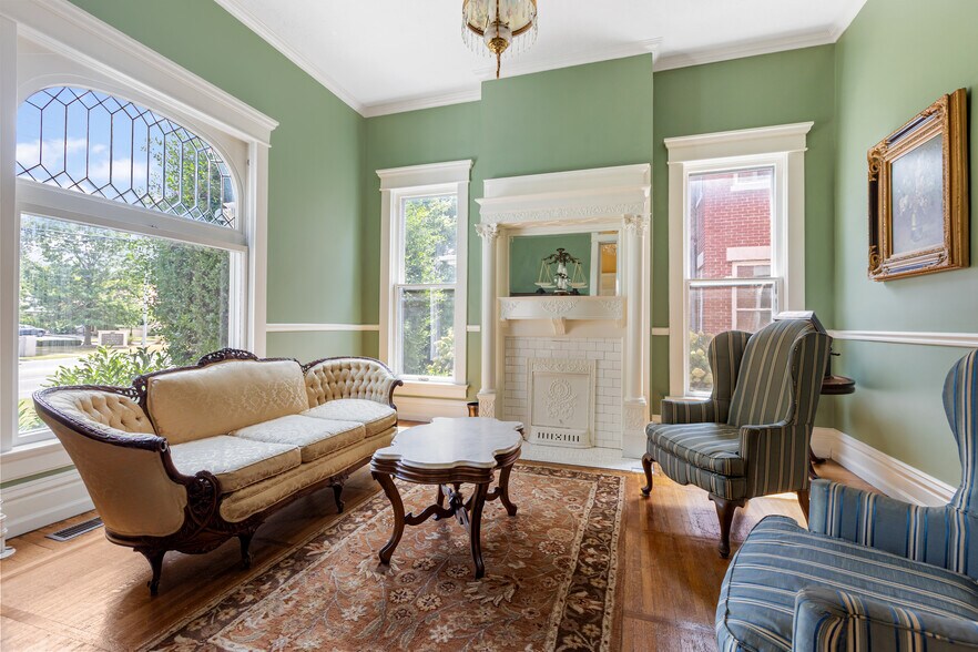 More Photos Of 1542 Frederica St, Owensboro Office Residential For Sale