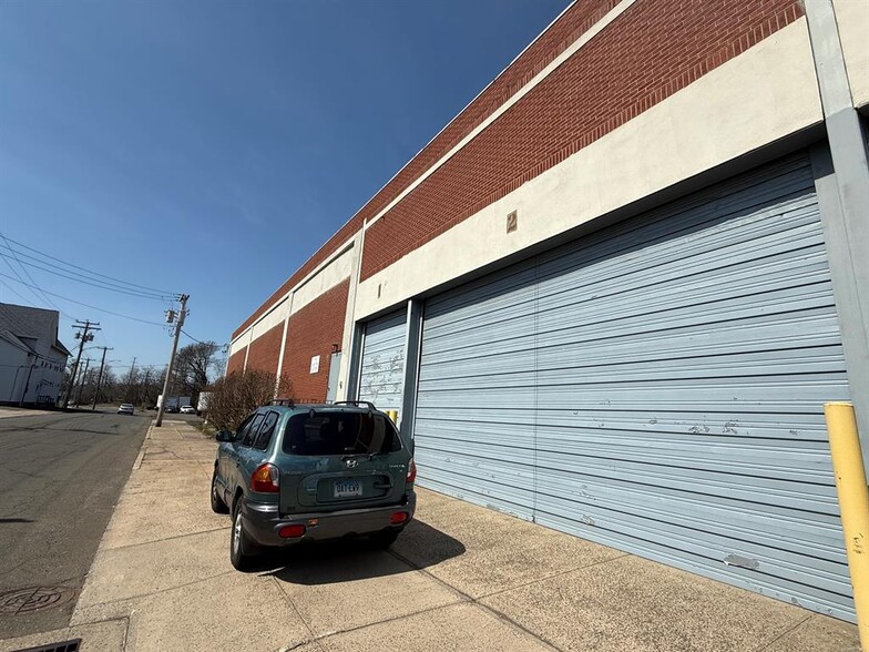 More Photos Of 135 Wood St, West Haven Warehouse For Lease