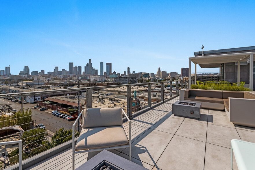 More Photos Of 500-530 Molino St, Los Angeles Office For Sale