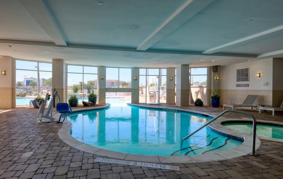 More Photos Of 123 Huvar St, Victoria Hotel For Sale