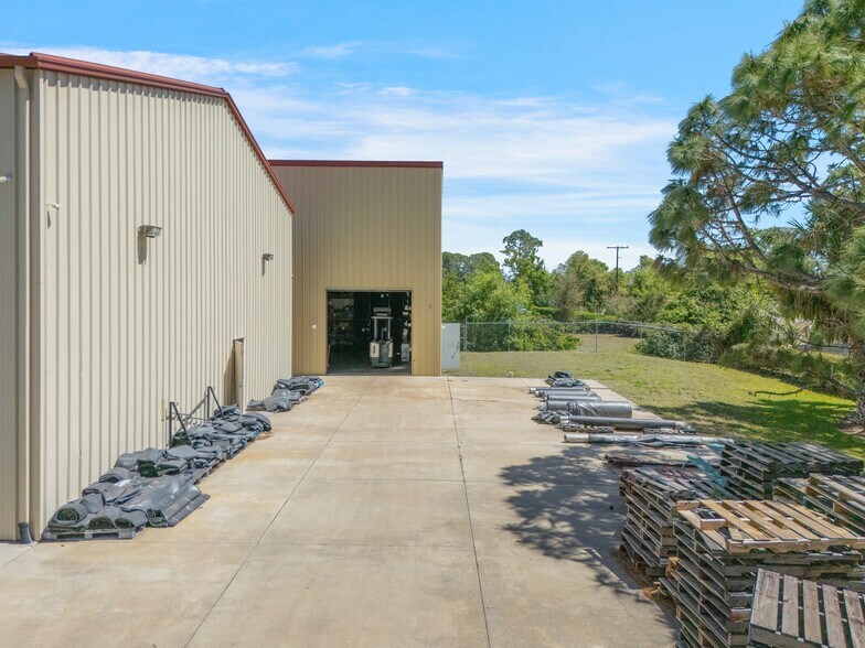 More Photos Of 1500 Desoto Rd, Sarasota Warehouse For Sale