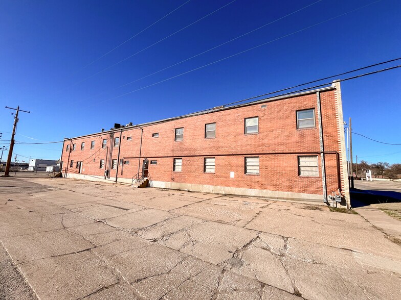 More Photos Of 6631 E Kellogg Dr, Wichita Office For Sale