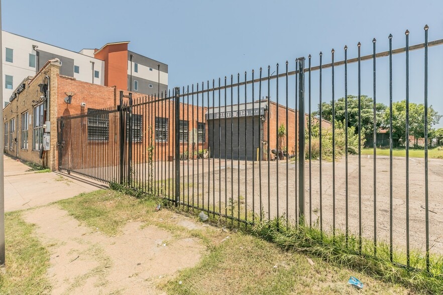 More Photos Of 1820 Canton St, Dallas Warehouse For Lease