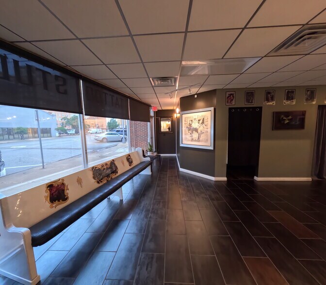 More Photos Of 1110 Main St, Lubbock Office For Sale