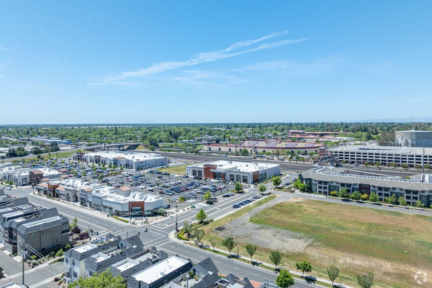 More Photos Of 3680 Crocker Dr, Sacramento Unknown For Lease