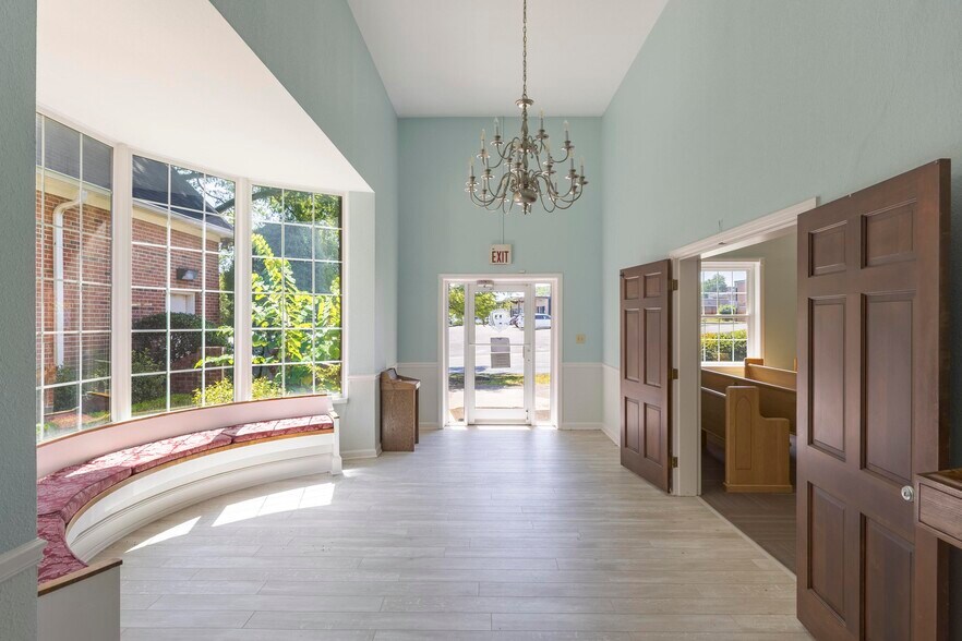 More Photos Of 2415 N Ocoee St, Cleveland Funeral Home For Sale