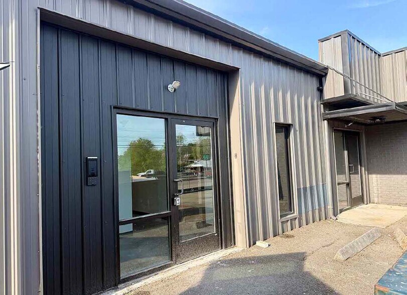 More Photos Of 2909 E Oakland Ave, Johnson City Industrial For Lease