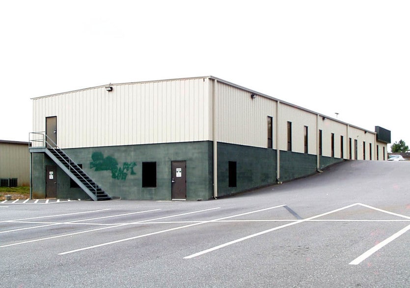 More Photos Of 636 Signal Hill Dr, Statesville Office For Lease