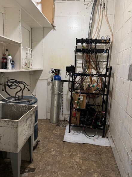 More Photos Of 357 E Tulare St, Dinuba Convenience Store For Sale