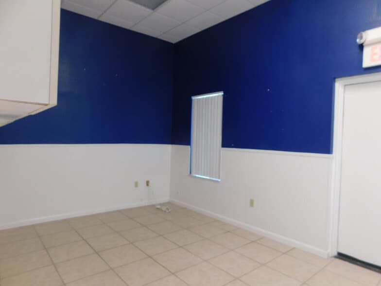 More Photos Of 5070 Industry Dr, Melbourne Manufacturing For Lease