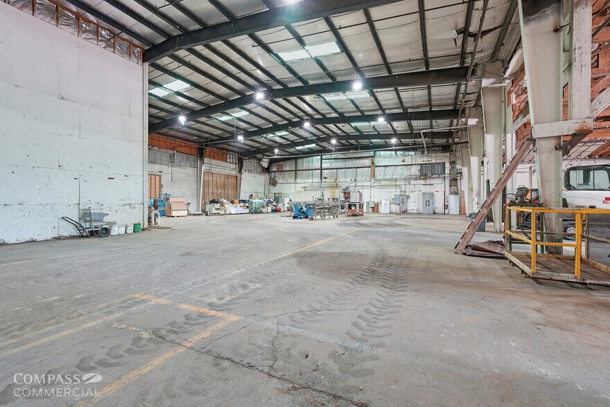 More Photos Of 1948 N Main St, Prineville Manufacturing For Lease