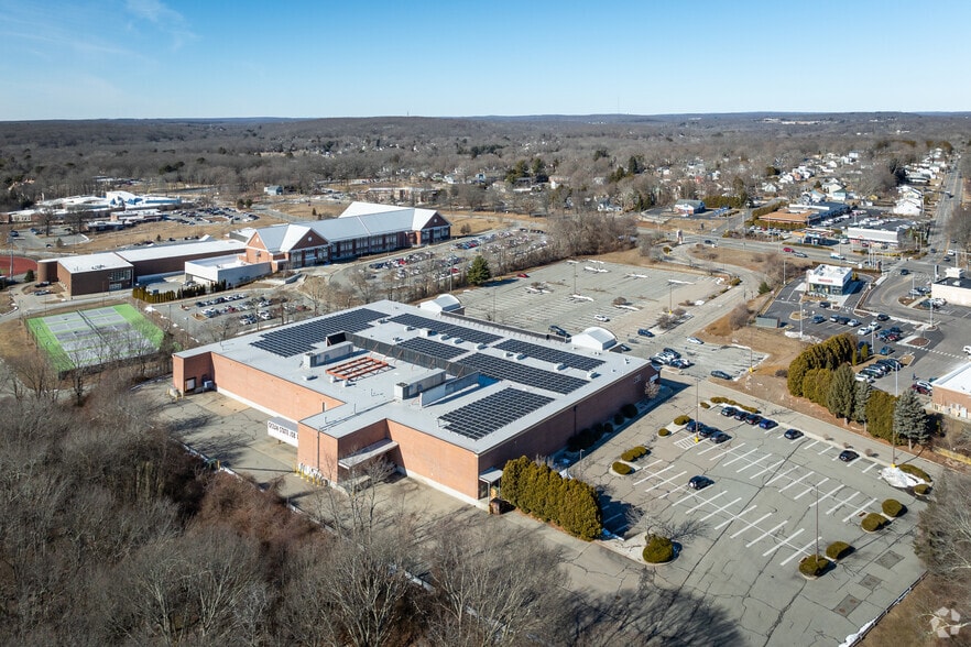 More Photos Of 128 Boston Post Rd, Waterford Supermarket For Lease