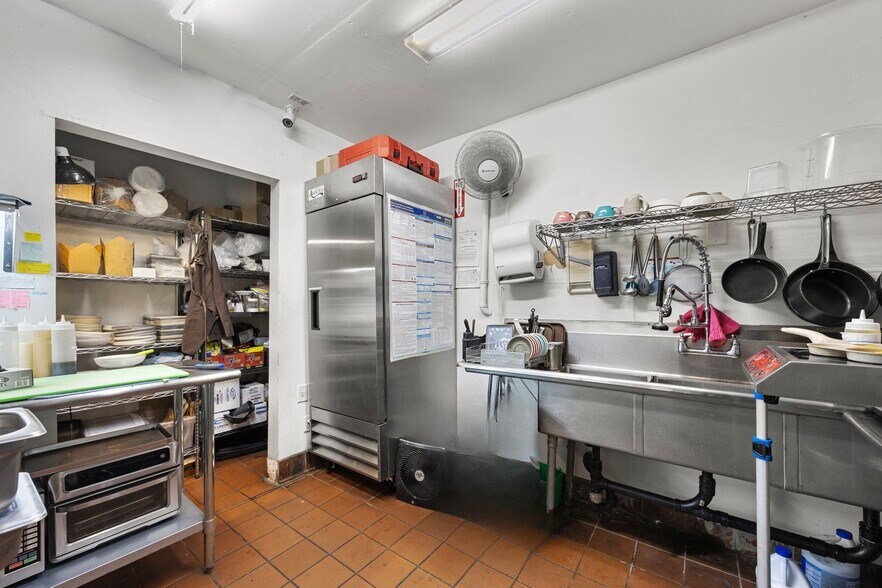 More Photos Of 419 W Commonwealth Ave, Fullerton Restaurant For Sale