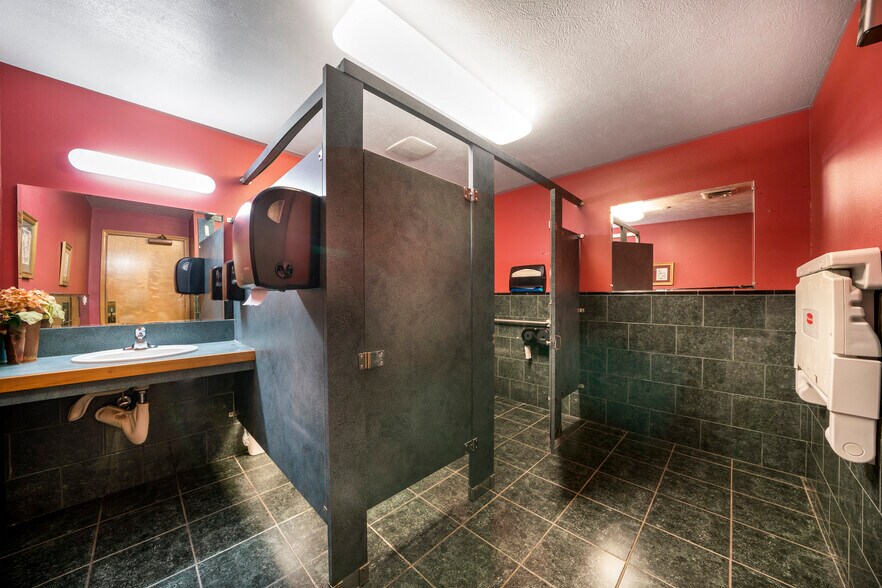More Photos Of 3796 Us Highway 2 E, Kalispell Restaurant For Lease