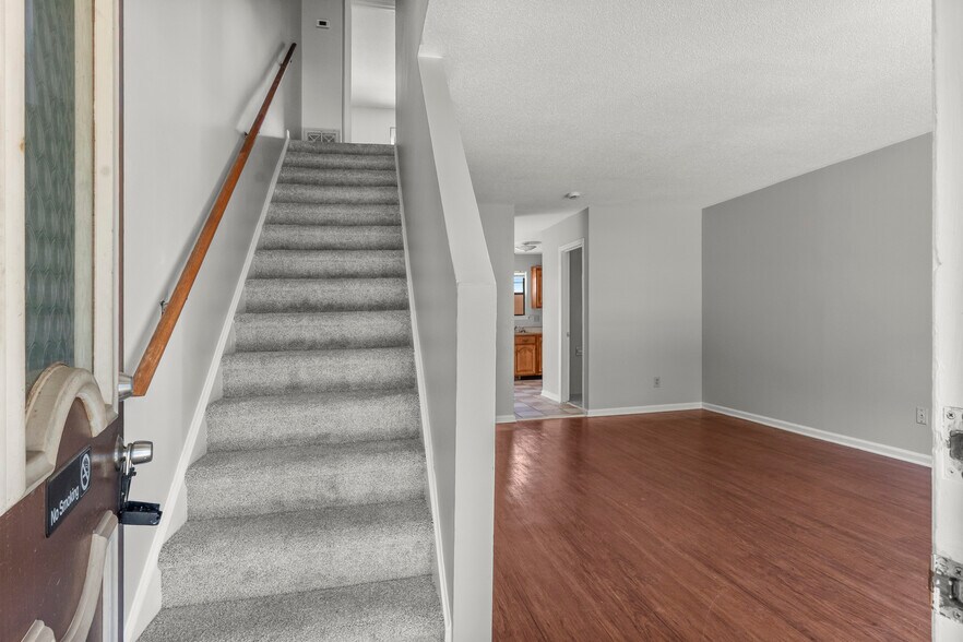 More Photos Of 162 Condor Ct, Clarksville Apartments For Sale