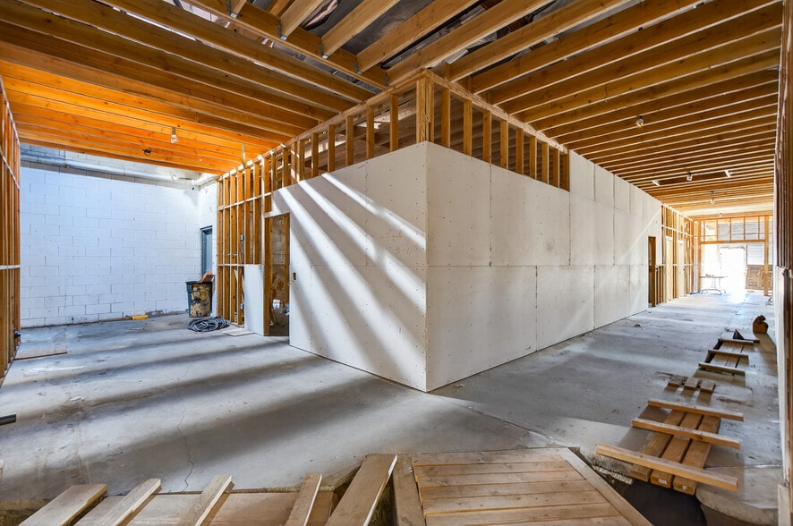 More Photos Of 11019 Penrose St, Sun Valley Manufacturing For Sale