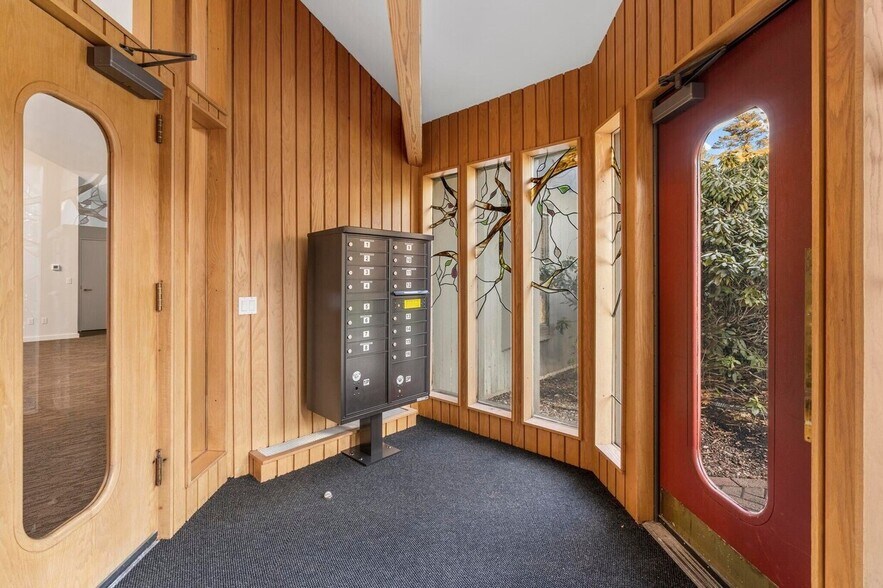 More Photos Of 1-3 Mill Pond Ln, Simsbury Office For Sale