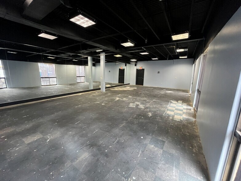 More Photos Of 601-605 Union Blvd, Totowa Showroom For Lease
