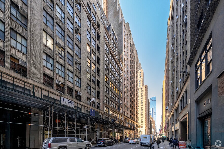 Primary Photo Of 260 W 35th St, New York Office Residential For Lease