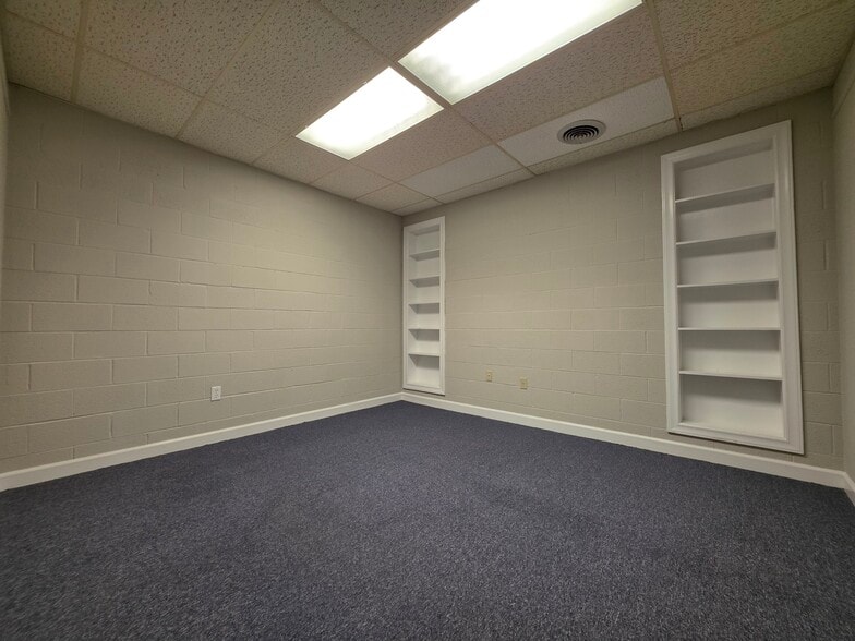 More Photos Of 404 St Andrews Dr, Greenville Office For Lease