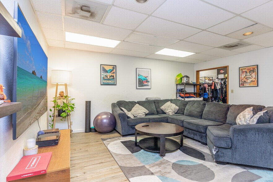 More Photos Of 4355 Lawehana St, Honolulu Industrial For Sale
