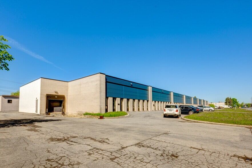 More Photos Of 2970-3090 Rue Brabant-Marineau, Montréal Warehouse For Lease
