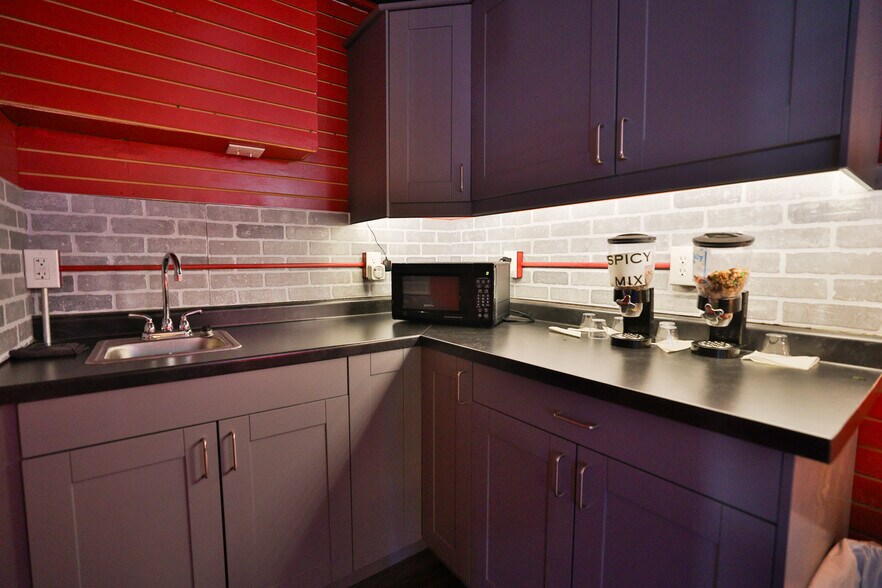 More Photos Of 1103 E Acton Ave, Wood River General Retail For Sale