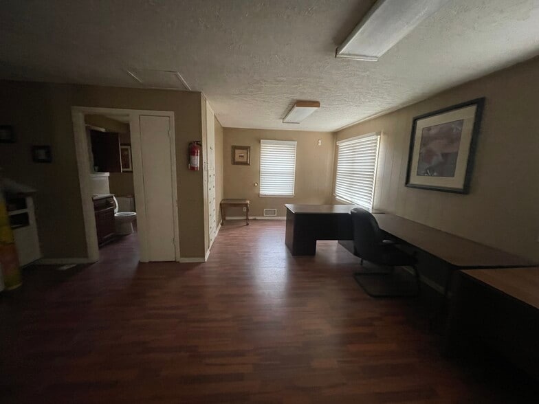 More Photos Of 6500 E 35th Ter, Kansas City Unknown For Lease