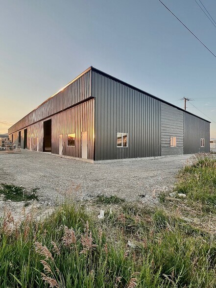 More Photos Of 231 Tailwind Cir, Chubbuck Industrial For Lease